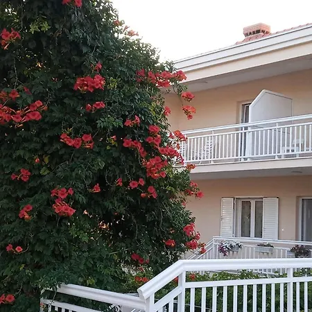 Marina - Perfect For Couples, Parking Apartament *